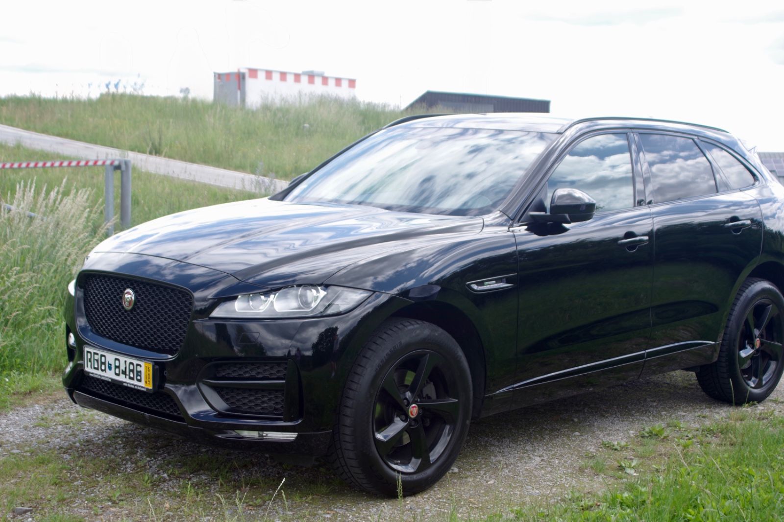 Jaguar F-Pace 2019, 85 000 км, 132 kW (179 PS) дизель, автомат — фото с аукциона, доставка в Беларусь