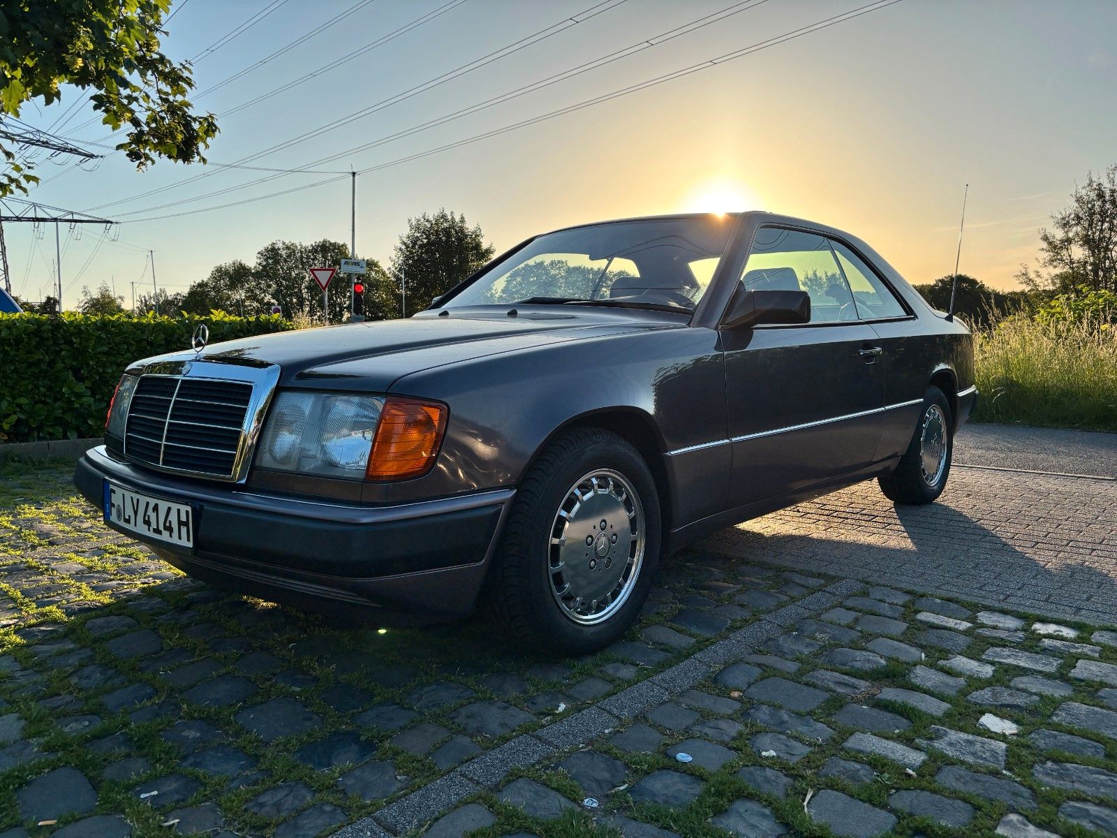 Mercedes-Benz CE 300 1991, 380 900 км, 162 kW (220 PS) бензин, автомат — фото с аукциона, доставка в Беларусь
