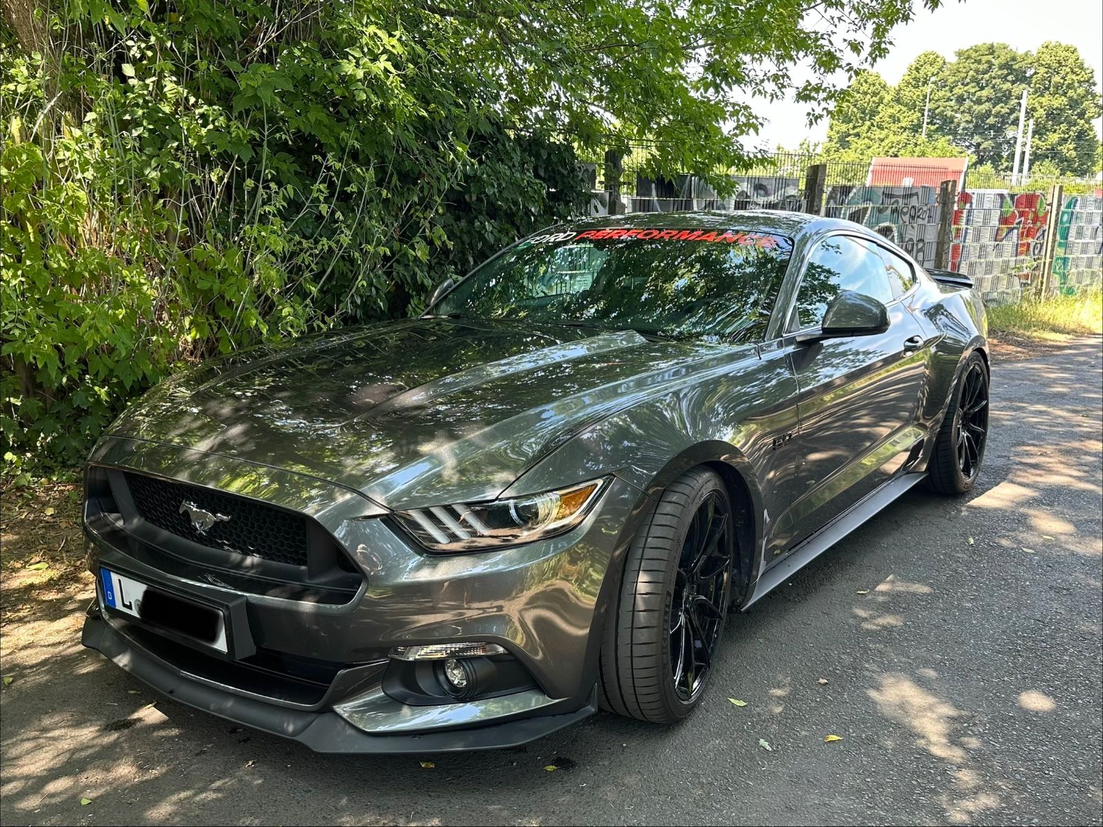 Ford Mustang 2016, 73 400 км, 310 kW (421 PS) бензин, schaltgetriebe — фото с аукциона, доставка в Беларусь