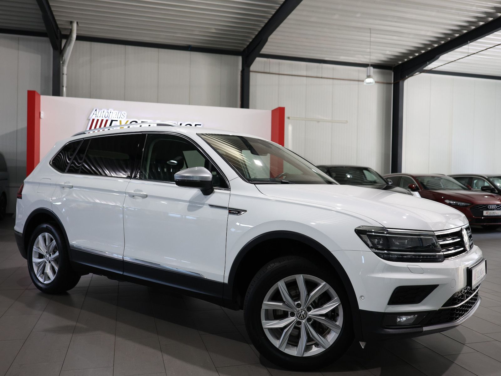 Volkswagen Tiguan Allspace 2019, 100 000 км, 140 kW (190 PS) бензин, автомат — фото 3