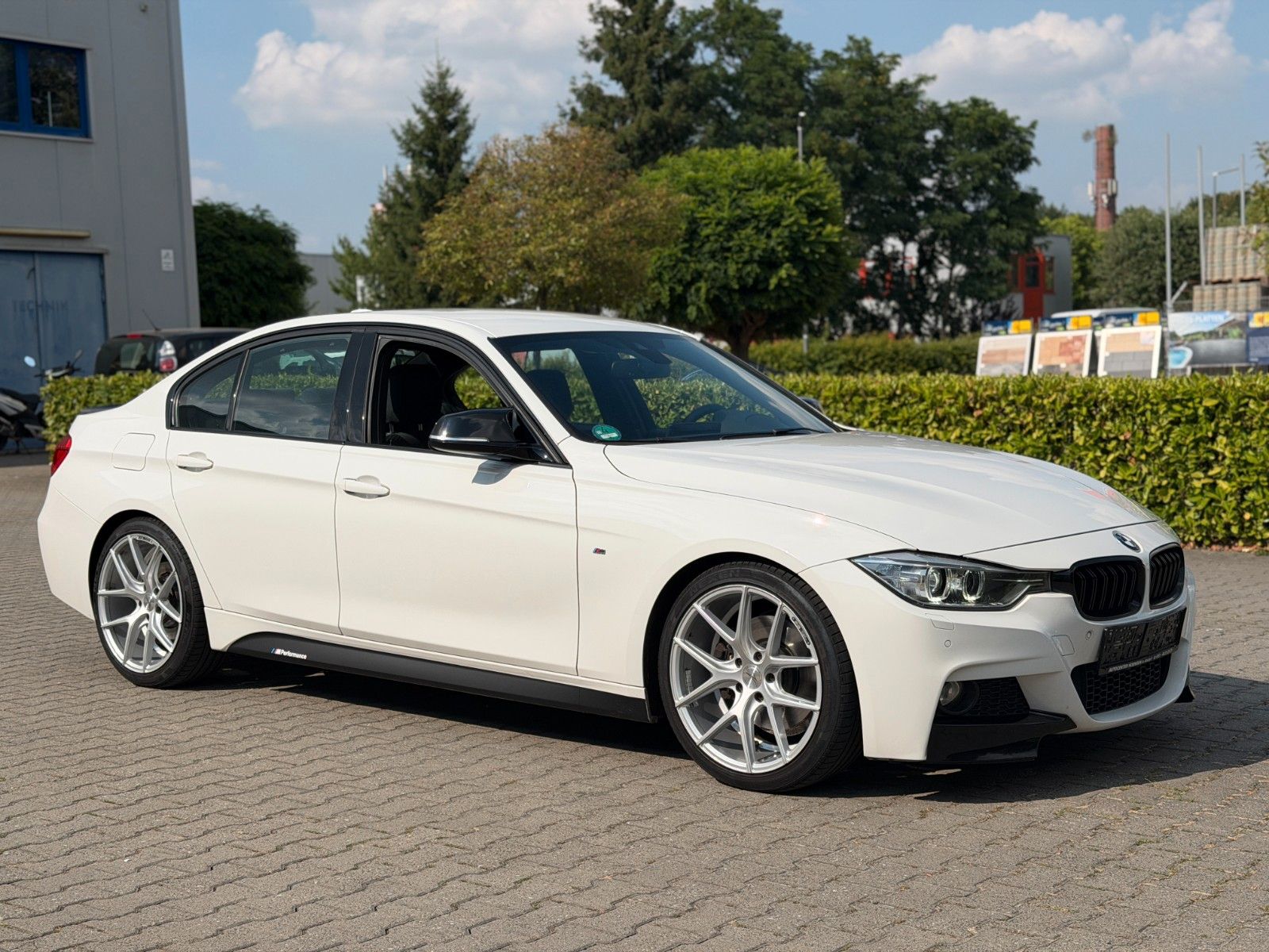 BMW 328 2014, 102 659 км, 180 kW (245 PS) бензин, schaltgetriebe — фото с аукциона, доставка в Беларусь