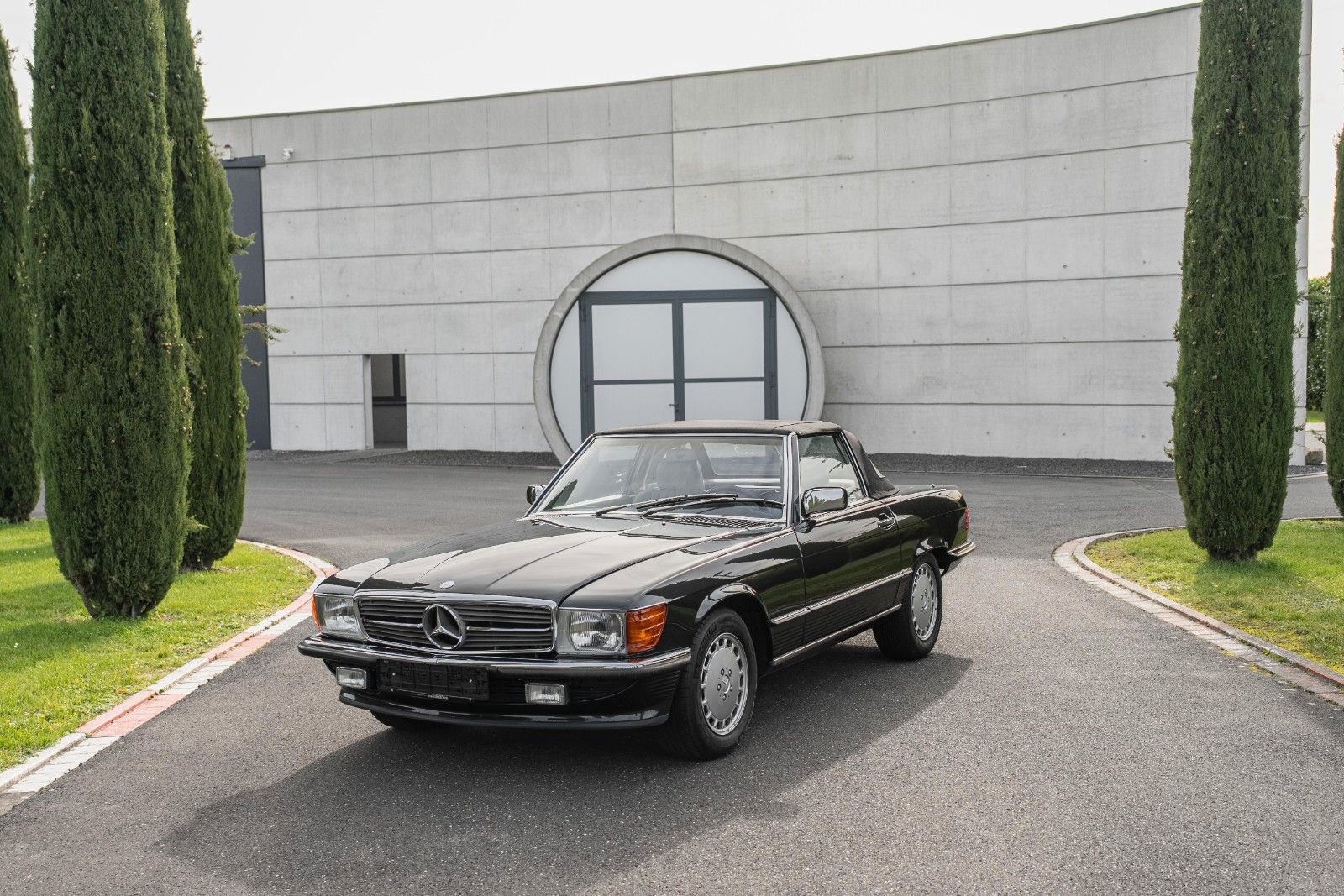 Mercedes-Benz SL 560 1989, 102 500 км, 170 kW (231 PS) бензин, автомат — фото с аукциона, доставка в Беларусь
