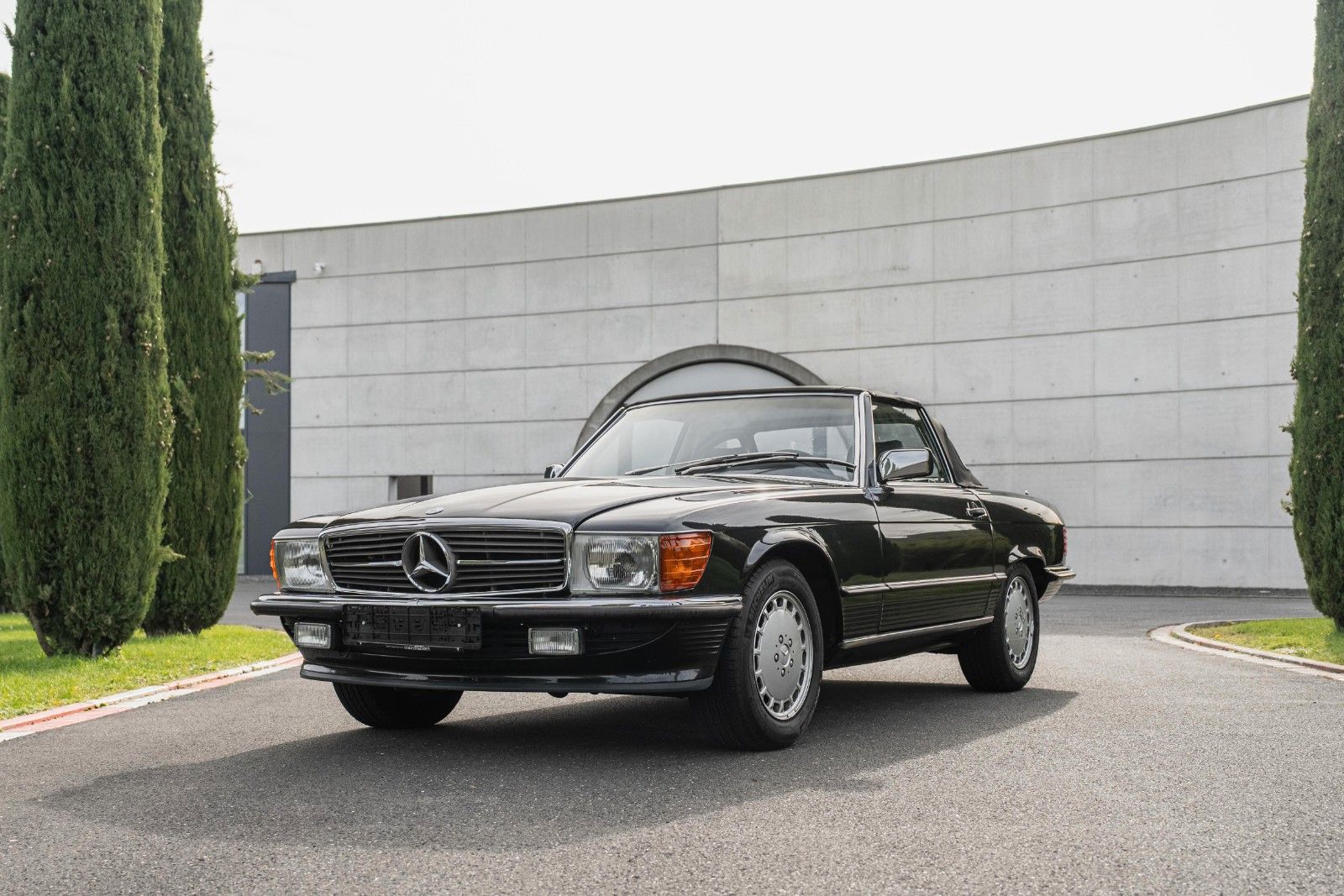 Mercedes-Benz SL 560 1989, 102 500 км, 170 kW (231 PS) бензин, автомат — фото 5