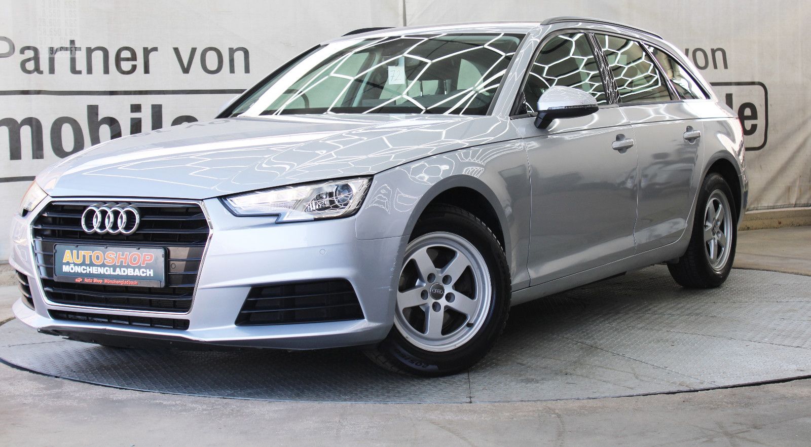 Audi A4 2016, 93 000 км, 110 kW (150 PS) бензин, schaltgetriebe — фото с аукциона, доставка в Беларусь