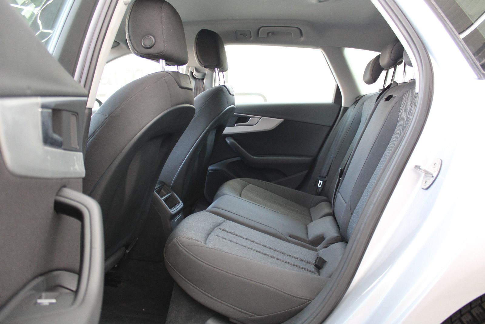 Audi A4 2016, 93 000 км, 110 kW (150 PS) бензин, schaltgetriebe — фото 6