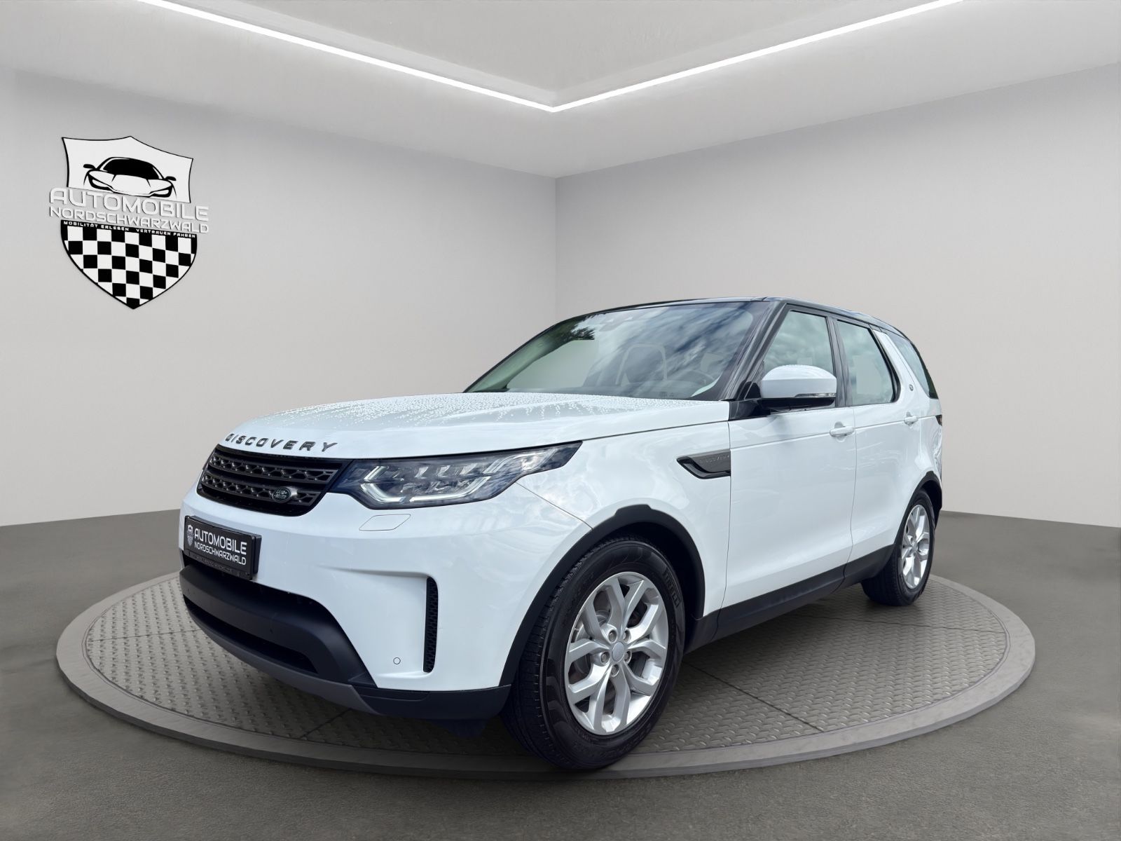 Land Rover Discovery 2017, 69 970 км, 250 kW (340 PS) бензин, автомат — фото с аукциона, доставка в Беларусь