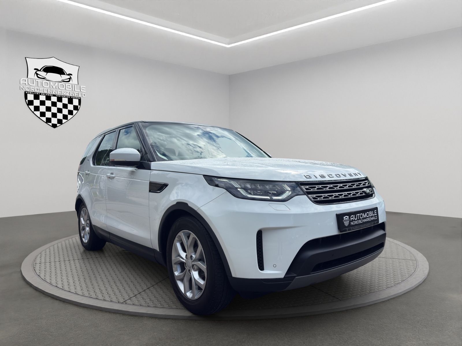 Land Rover Discovery 2017, 69 970 км, 250 kW (340 PS) бензин, автомат — фото 2