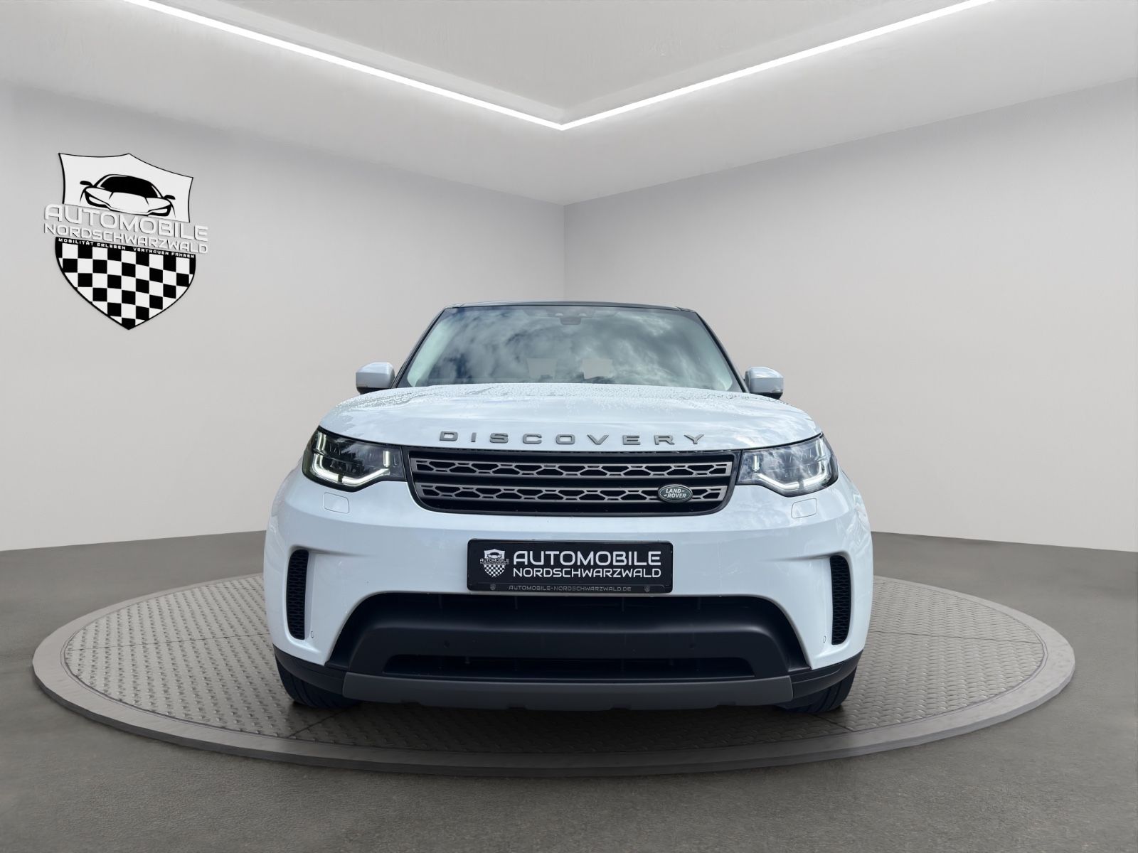 Land Rover Discovery 2017, 69 970 км, 250 kW (340 PS) бензин, автомат — фото 3