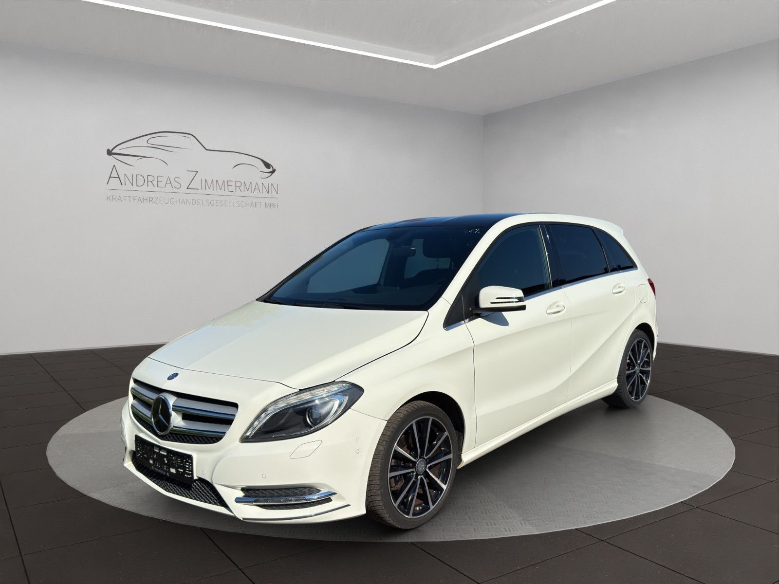 Mercedes-Benz B 220 2014, 118 100 км, 135 kW (184 PS) бензин, автомат — фото с аукциона, доставка в Беларусь