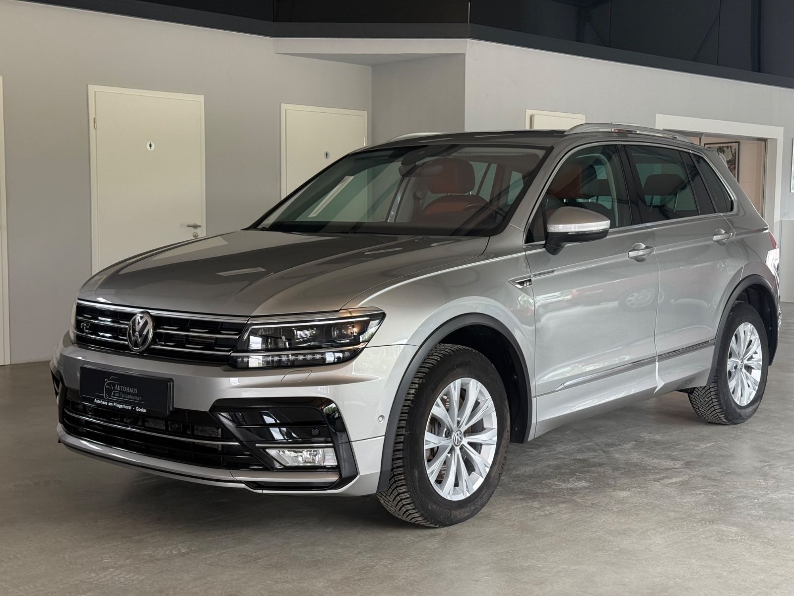 Volkswagen Tiguan 2017, 95 537 км, 162 kW (220 PS) бензин, автомат — фото с аукциона, доставка в Беларусь