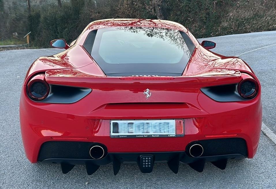 Ferrari 488 GTB 2017, 15 983 км, 492 kW (669 PS) бензин, автомат — фото 2