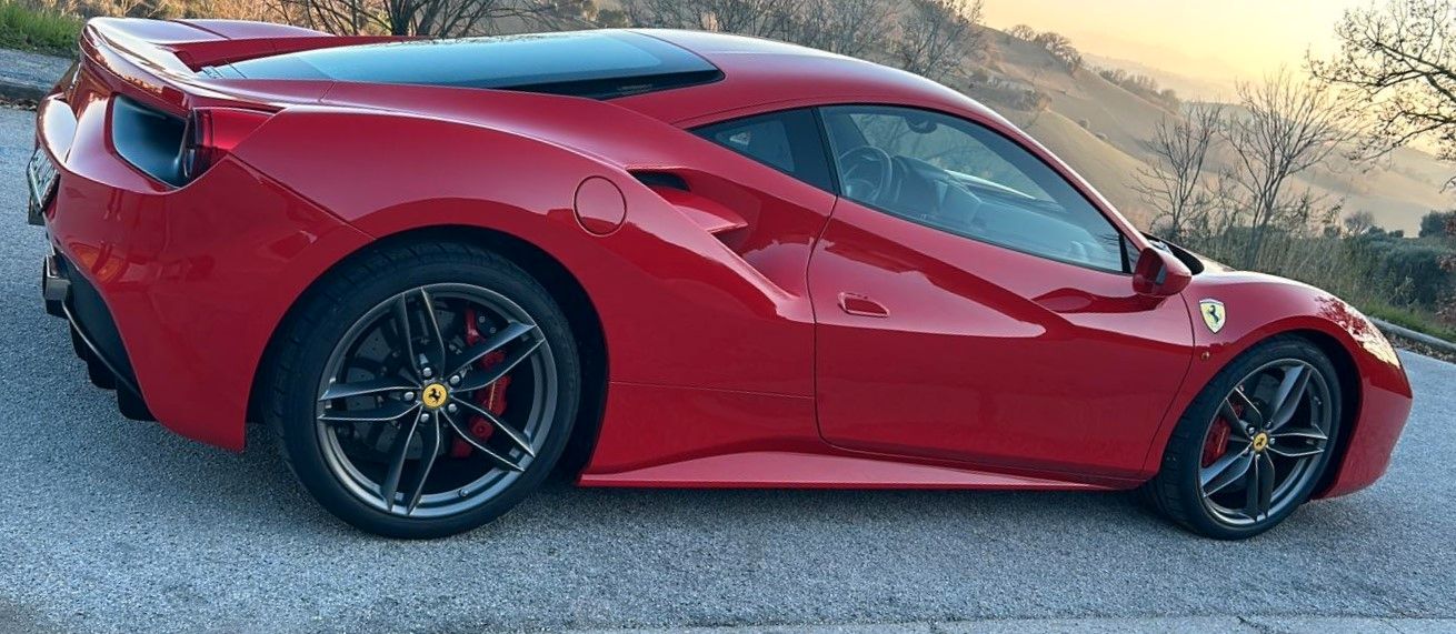 Ferrari 488 GTB 2017, 15 983 км, 492 kW (669 PS) бензин, автомат — фото 3