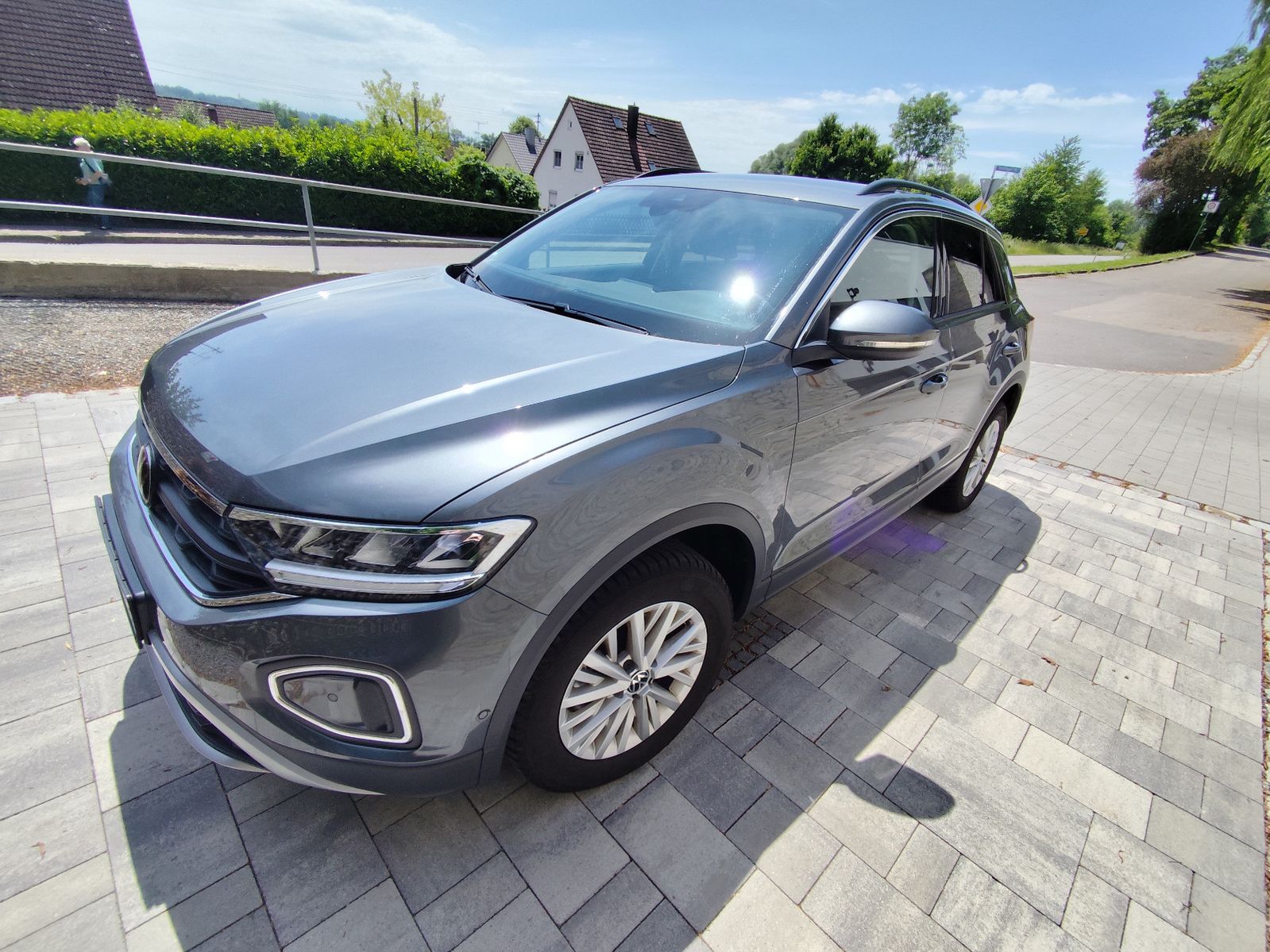 Volkswagen T-Roc 2023, 18 108 км, 81 kW (110 PS) бензин, schaltgetriebe — фото с аукциона, доставка в Беларусь