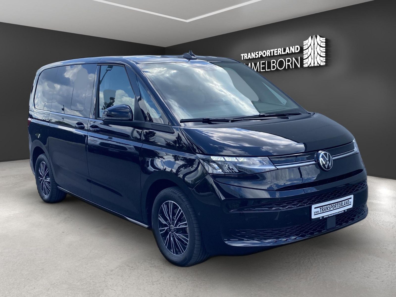 Volkswagen T7 Multivan 2024, 63 920 км, 110 kW (150 PS) дизель, автомат — фото с аукциона, доставка в Беларусь