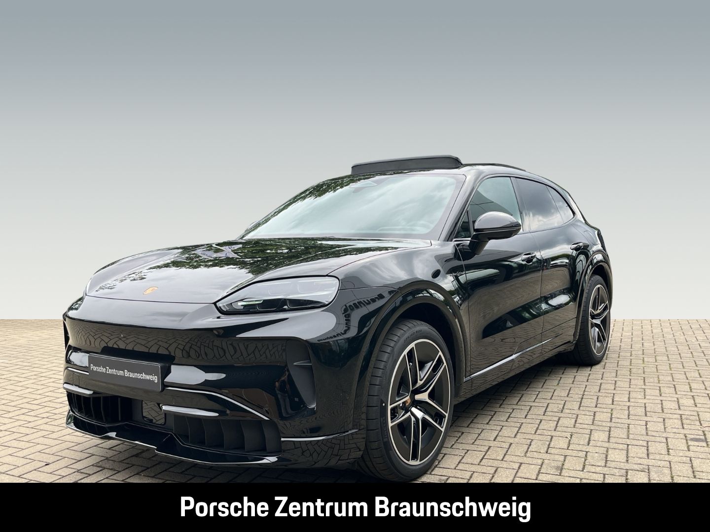 Porsche Cayenne 2026, 6 000 км, 325 kW (442 PS) электро, автомат — фото с аукциона, доставка в Беларусь
