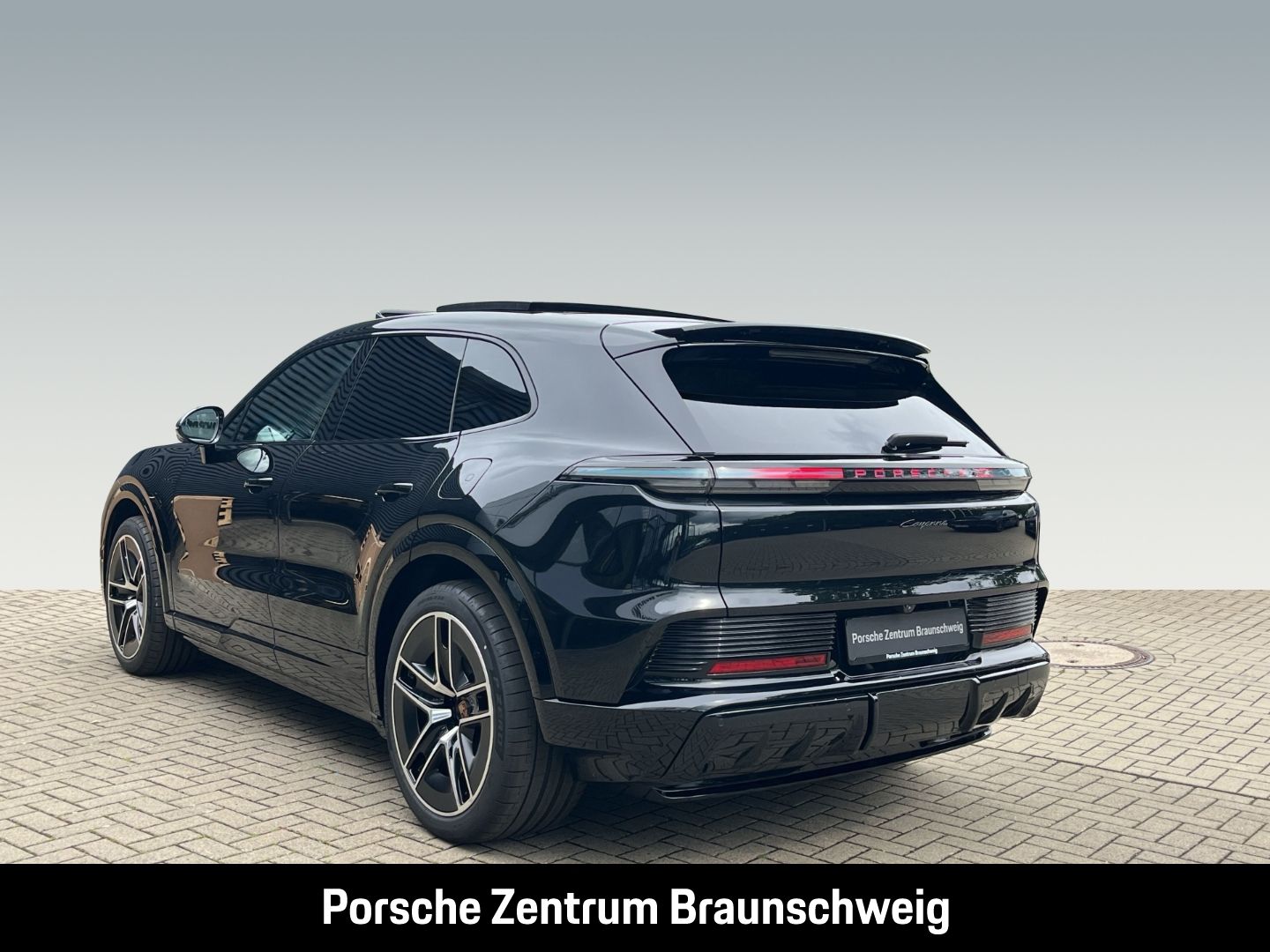 Porsche Cayenne 2026, 6 000 км, 325 kW (442 PS) электро, автомат — фото 3