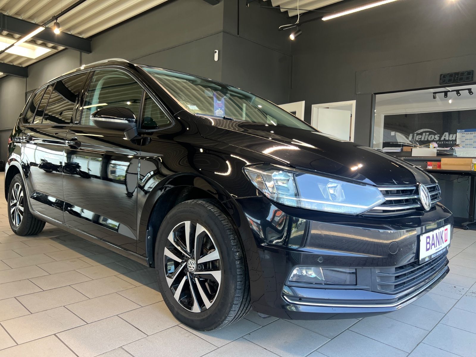 Volkswagen Touran 2019, 95 000 км, 110 kW (150 PS) бензин, автомат — фото с аукциона, доставка в Беларусь