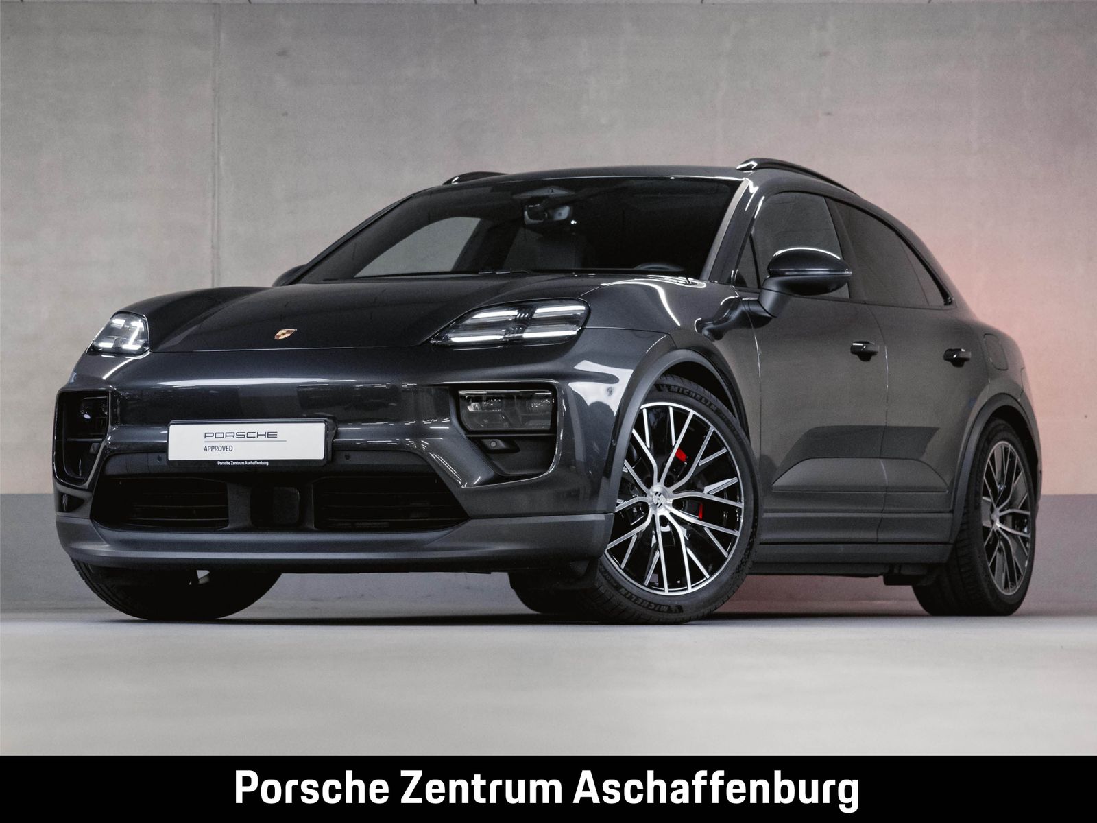 Porsche Macan 2025, 17 900 км, 380 kW (517 PS) электро, автомат — фото с аукциона, доставка в Беларусь
