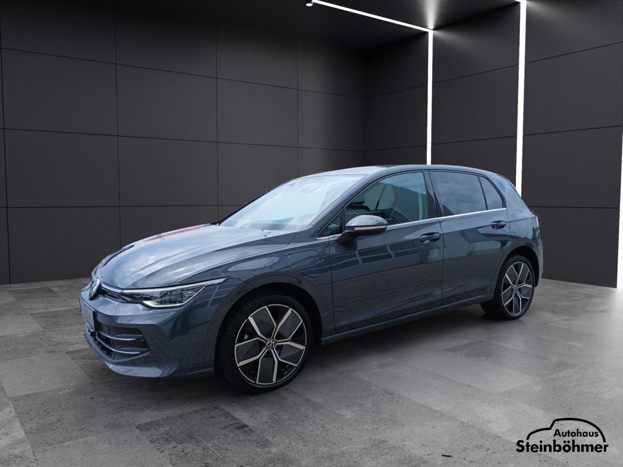 Volkswagen Golf 2025, 35 000 км, 150 kW (204 PS) бензин, автомат — фото с аукциона, доставка в Беларусь