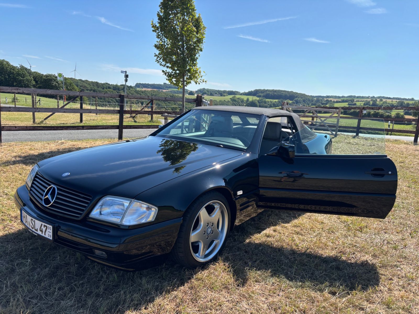 Mercedes-Benz SL 320 1996, 18 800 км, 170 kW (231 PS) бензин, автомат — фото с аукциона, доставка в Беларусь
