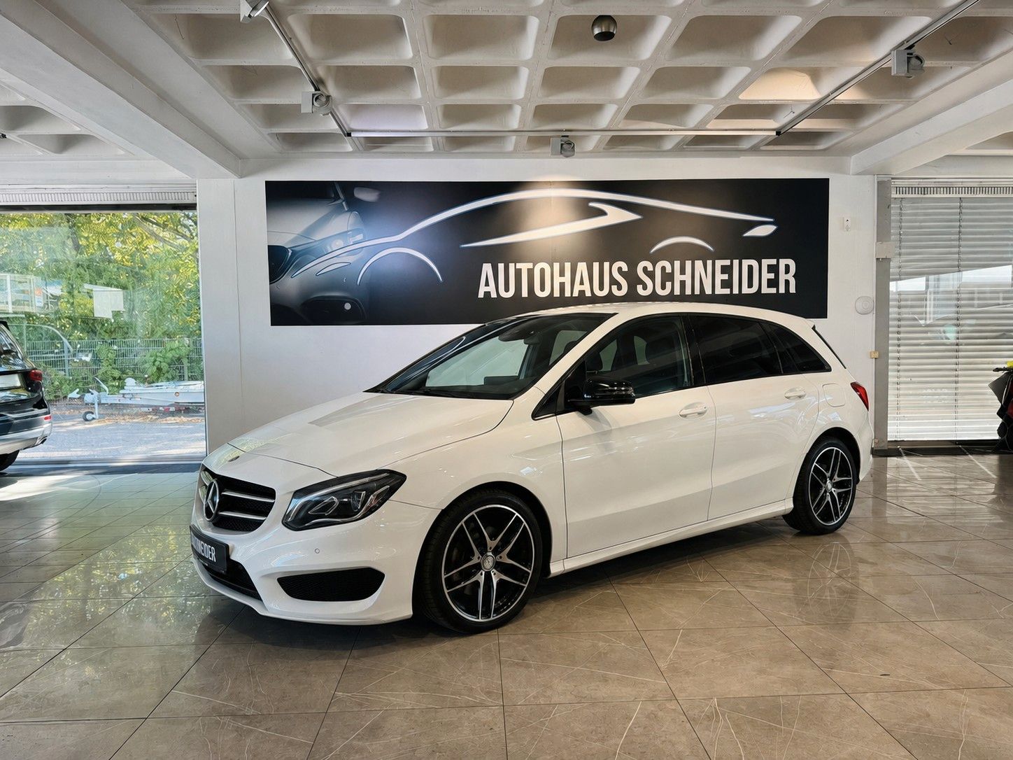 Mercedes-Benz B 200 2015, 83 315 км, 115 kW (156 PS) бензин, автомат — фото с аукциона, доставка в Беларусь