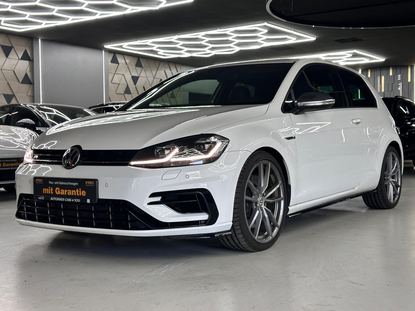 Volkswagen Golf 2017, 80 000 км, 228 kW (310 PS) бензин, автомат — фото с аукциона, доставка в Беларусь