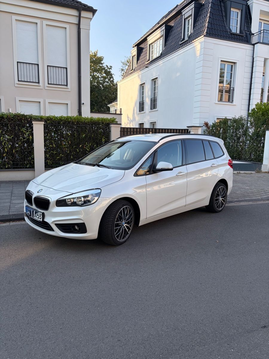 BMW 216 Gran Tourer 2016, 70 000 км, 75 kW (102 PS) бензин, schaltgetriebe — фото с аукциона, доставка в Беларусь
