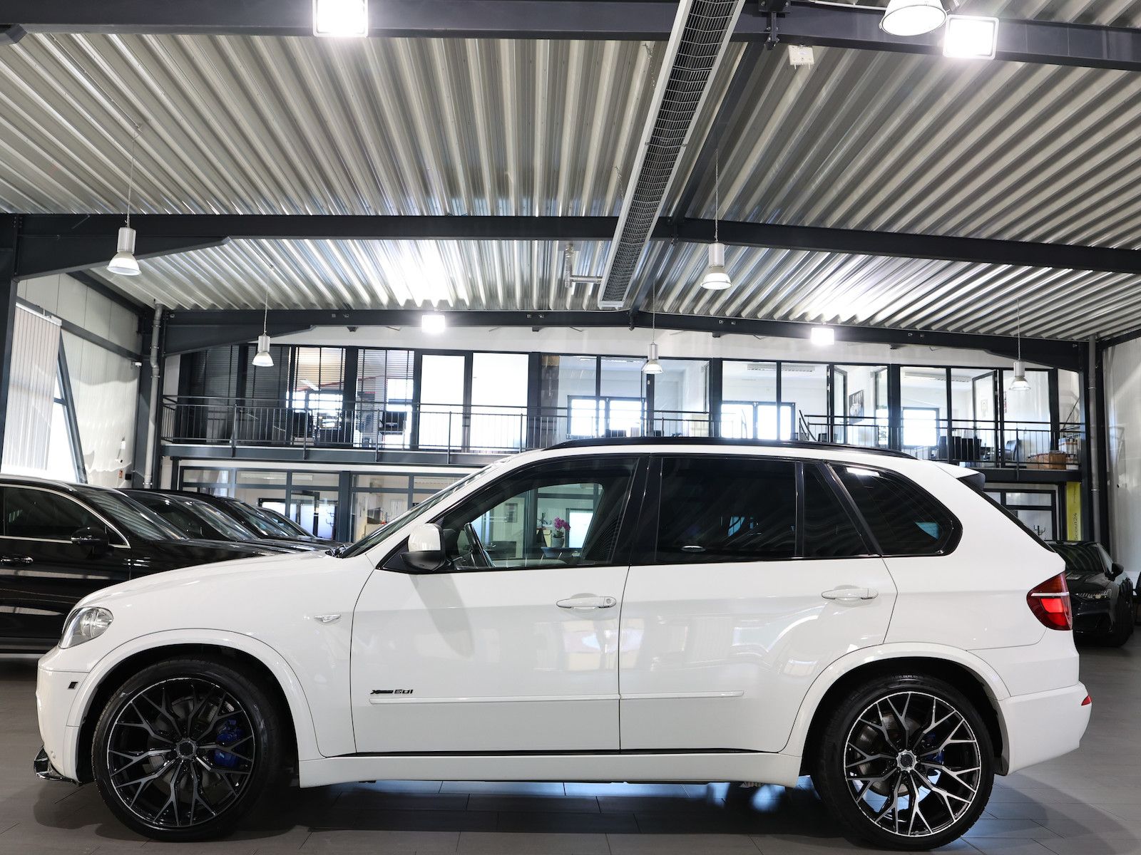BMW X5 2012, 66 000 км, 300 kW (408 PS) бензин, автомат — фото 6