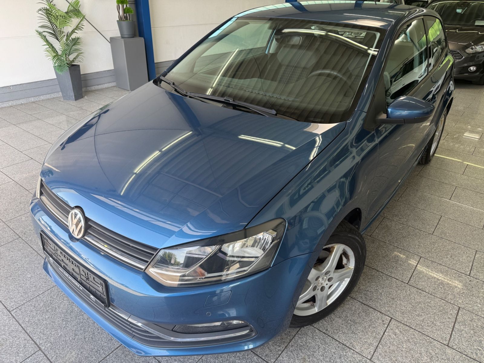 Volkswagen Polo 2015, 114 388 км, 66 kW (90 PS) бензин, автомат — фото с аукциона, доставка в Беларусь