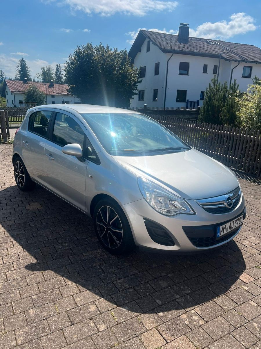 Opel Corsa 2013, 36 000 км, 74 kW (101 PS) бензин, автомат — фото с аукциона, доставка в Беларусь