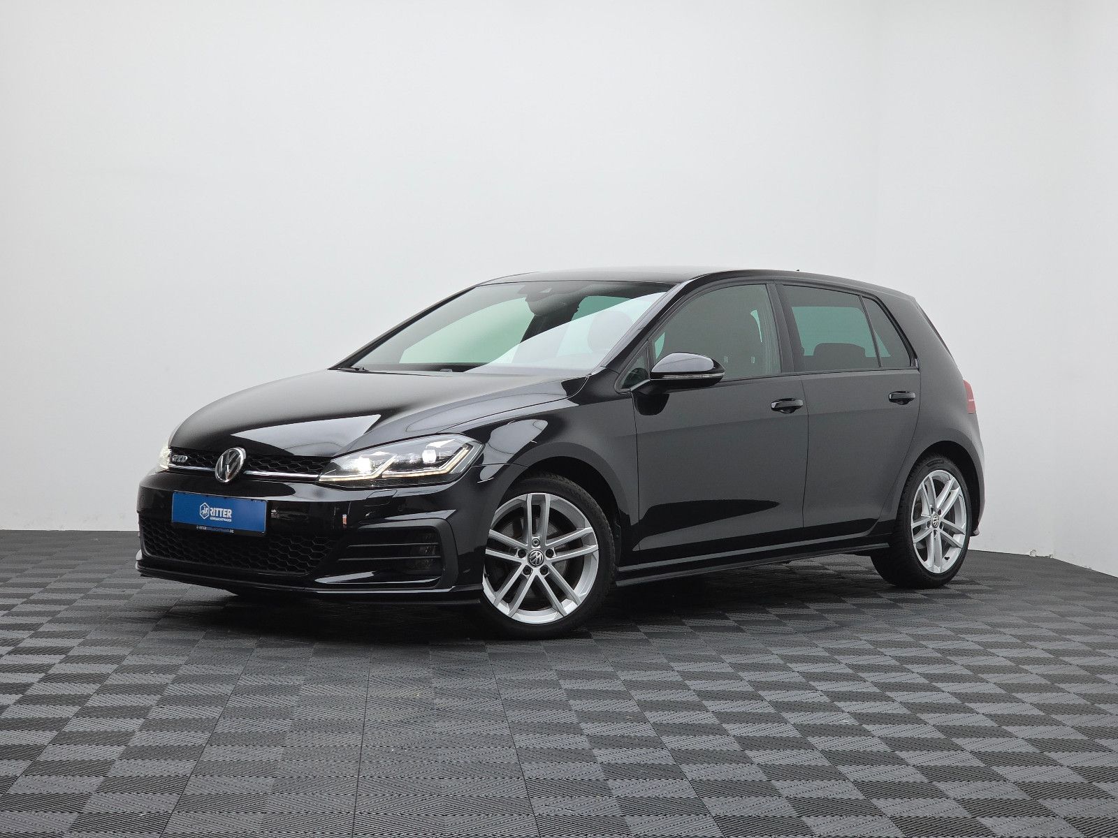 Volkswagen Golf 2019, 120 000 км, 135 kW (184 PS) дизель, автомат — фото с аукциона, доставка в Беларусь