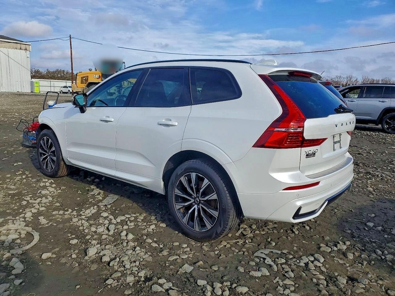VOLVO Xc60 core 2024, 2.0L бензин, автомат — фото с аукциона, доставка в Беларусь