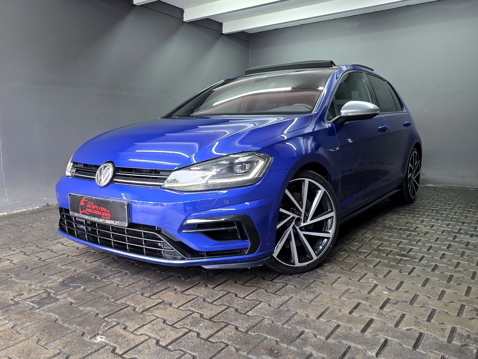 Volkswagen Golf 2017, 95 000 км, 228 kW (310 PS) бензин, автомат — фото с аукциона, доставка в Беларусь