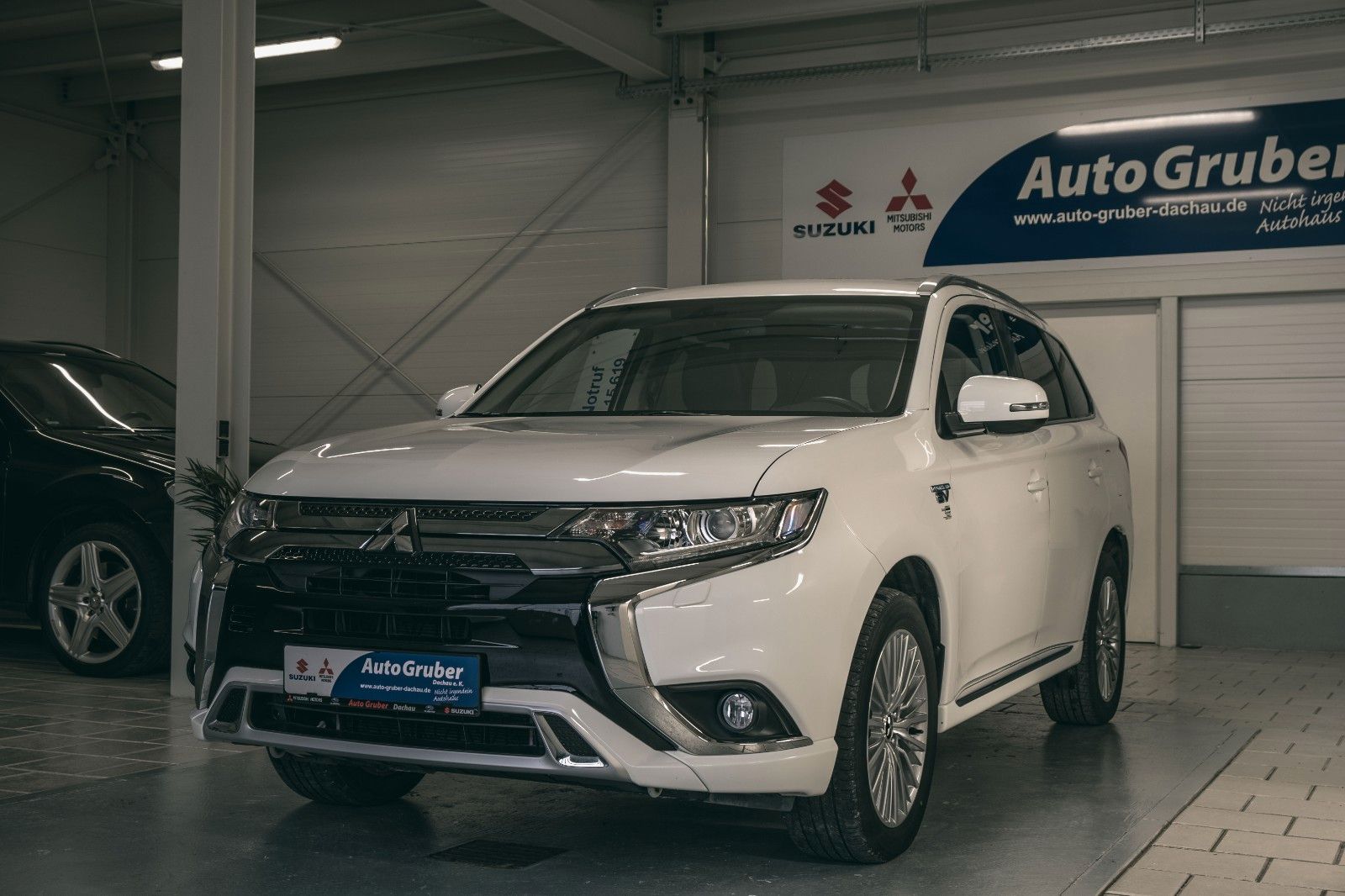 Mitsubishi Plug-in Hybrid Outlander 2019, 29 761 км, 165 kW (224 PS) бензин, автомат — фото 2