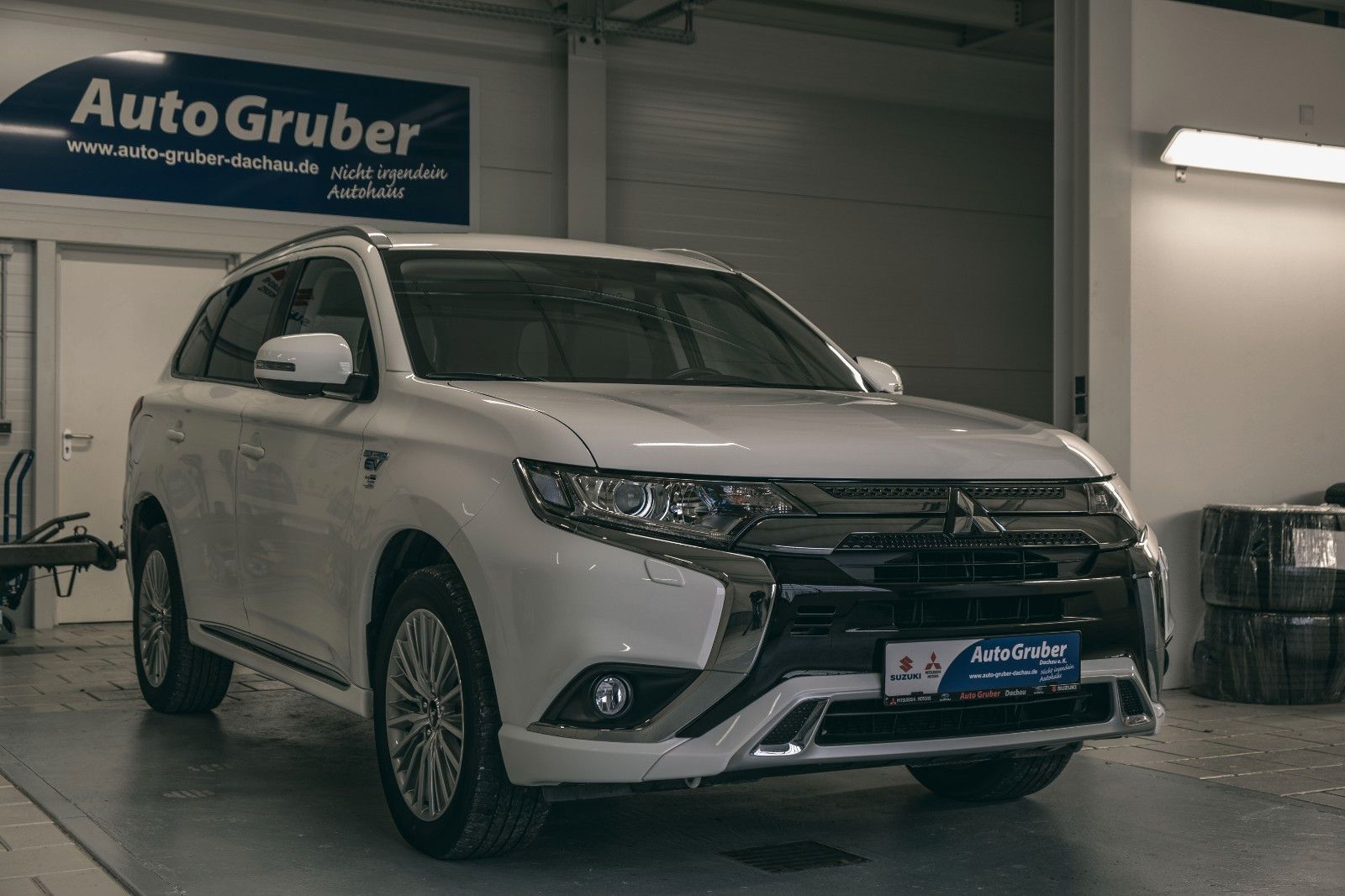 Mitsubishi Plug-in Hybrid Outlander 2019, 29 761 км, 165 kW (224 PS) бензин, автомат — фото 3