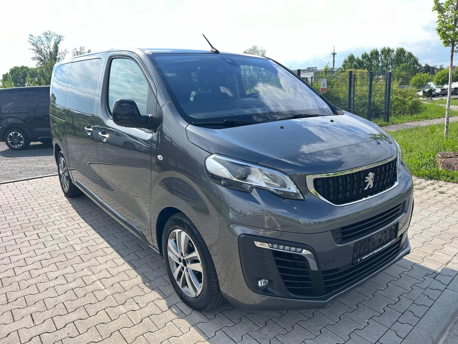 Peugeot Traveller 2022, 93 900 км, 130 kW (177 PS) дизель, автомат — фото 6