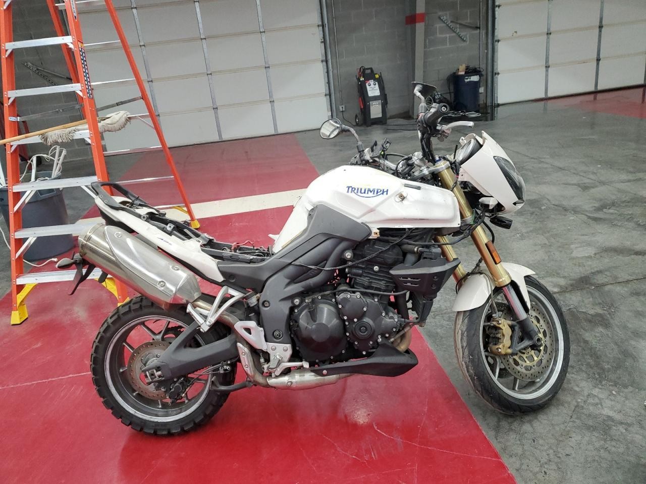 TRIUMPH Tiger 2007, 3 cyl. бензин — фото с аукциона, доставка в Беларусь