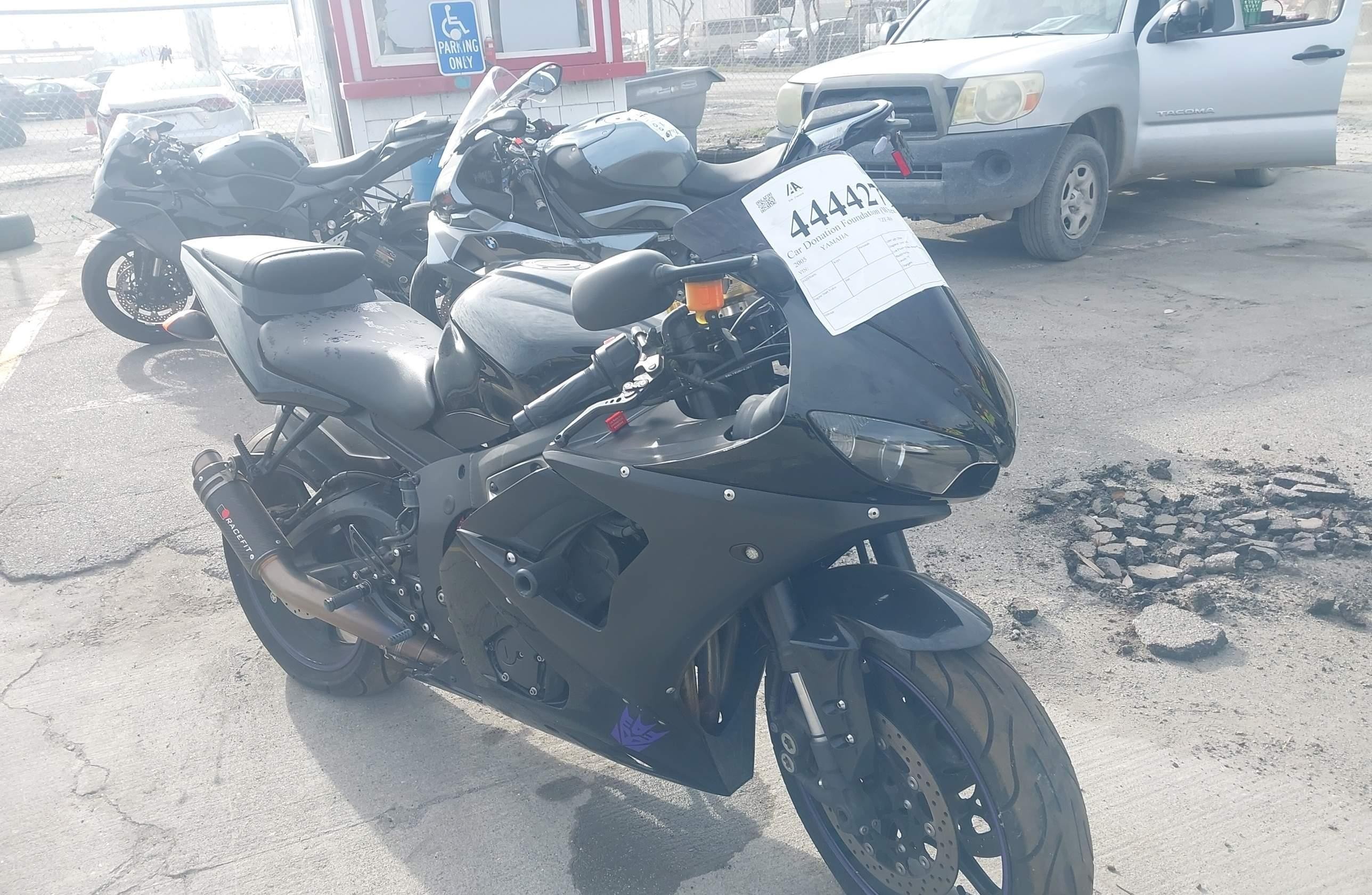 YAMAHA YZFR6 2005 — фото с аукциона, доставка в Беларусь
