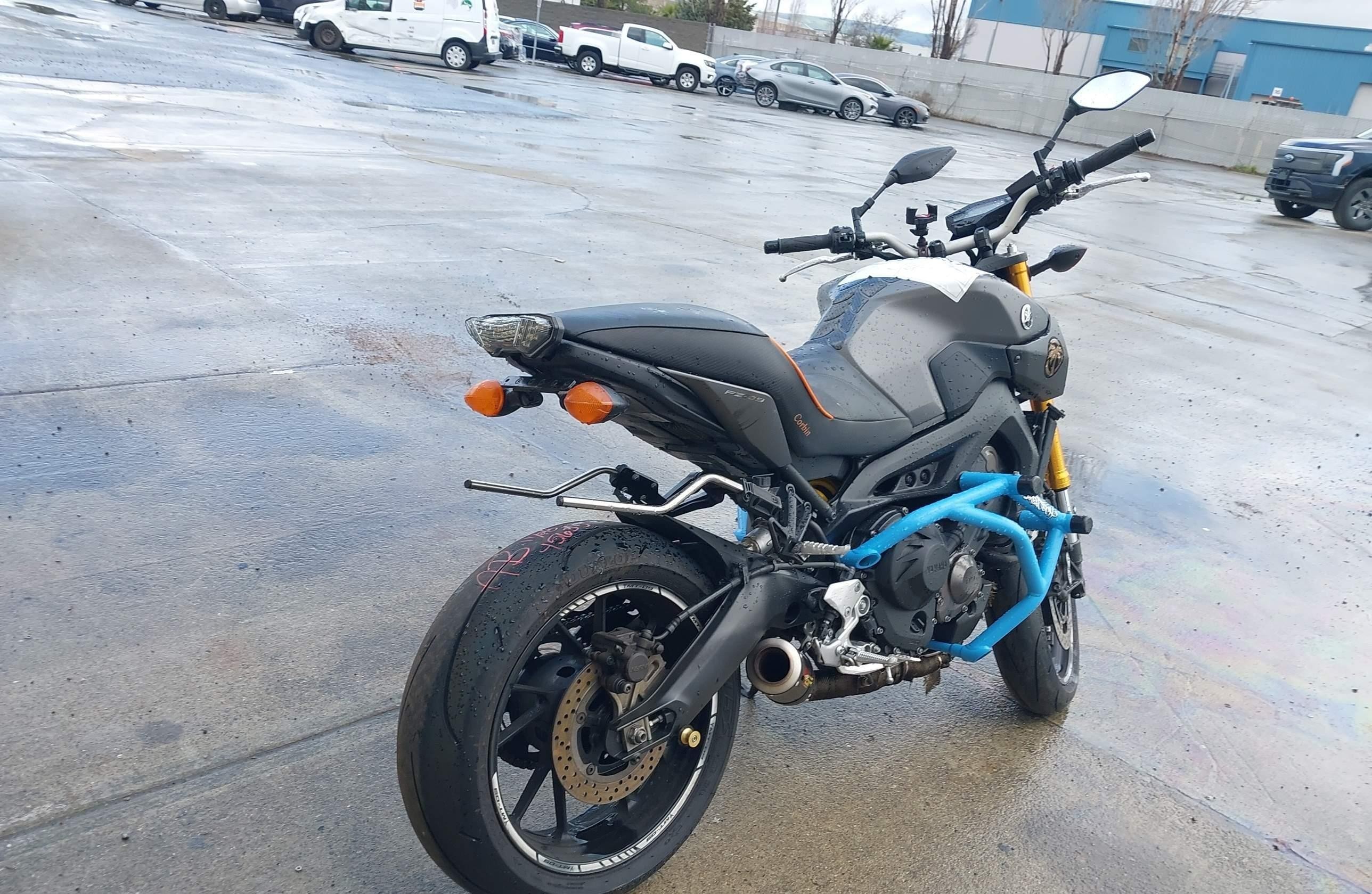 YAMAHA FZ09 2015, 64 329 км, 3 cyl. бензин — фото 4