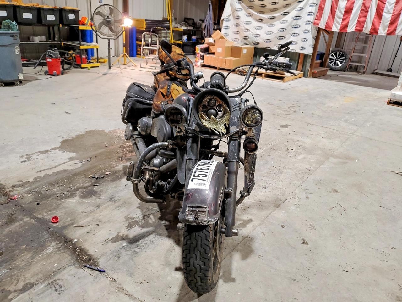 HARLEY-DAVIDSON Fl 2004, 47 176 км, 2 cyl. бензин, механика — фото с аукциона, доставка в Беларусь