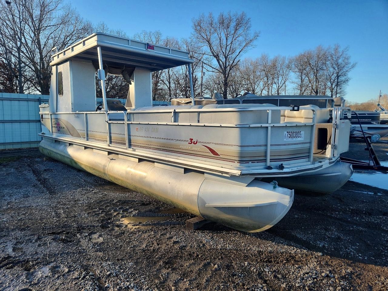 TRACKER Boat 2002, автомат — фото с аукциона, доставка в Беларусь