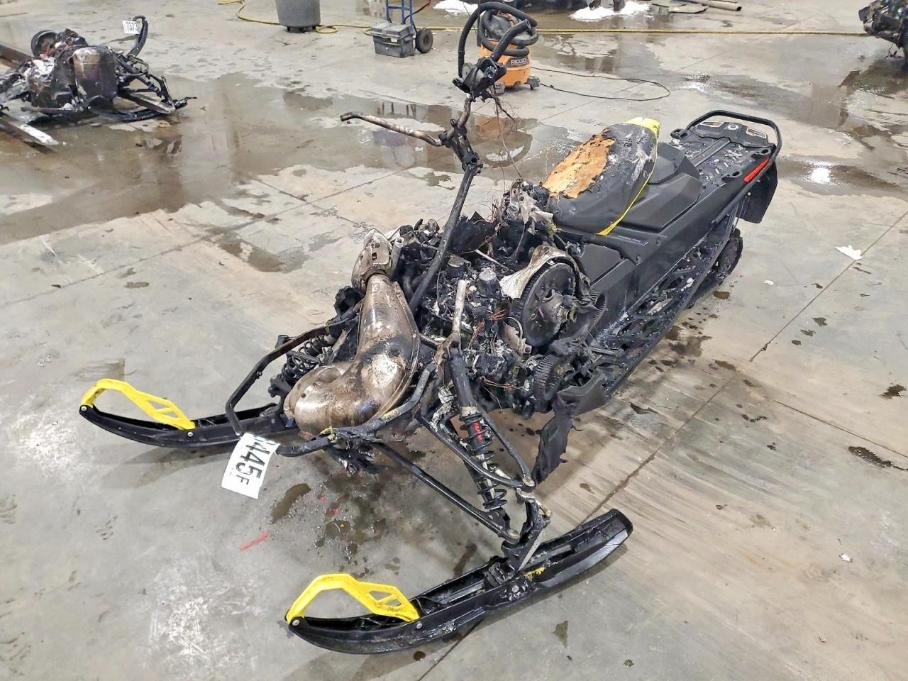 SKI-DOO Snowmobile 2017, автомат — фото 2