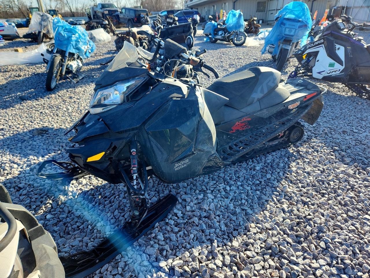 SKI-DOO Mxz x-rs 800r e-tec 2015, автомат — фото с аукциона, доставка в Беларусь