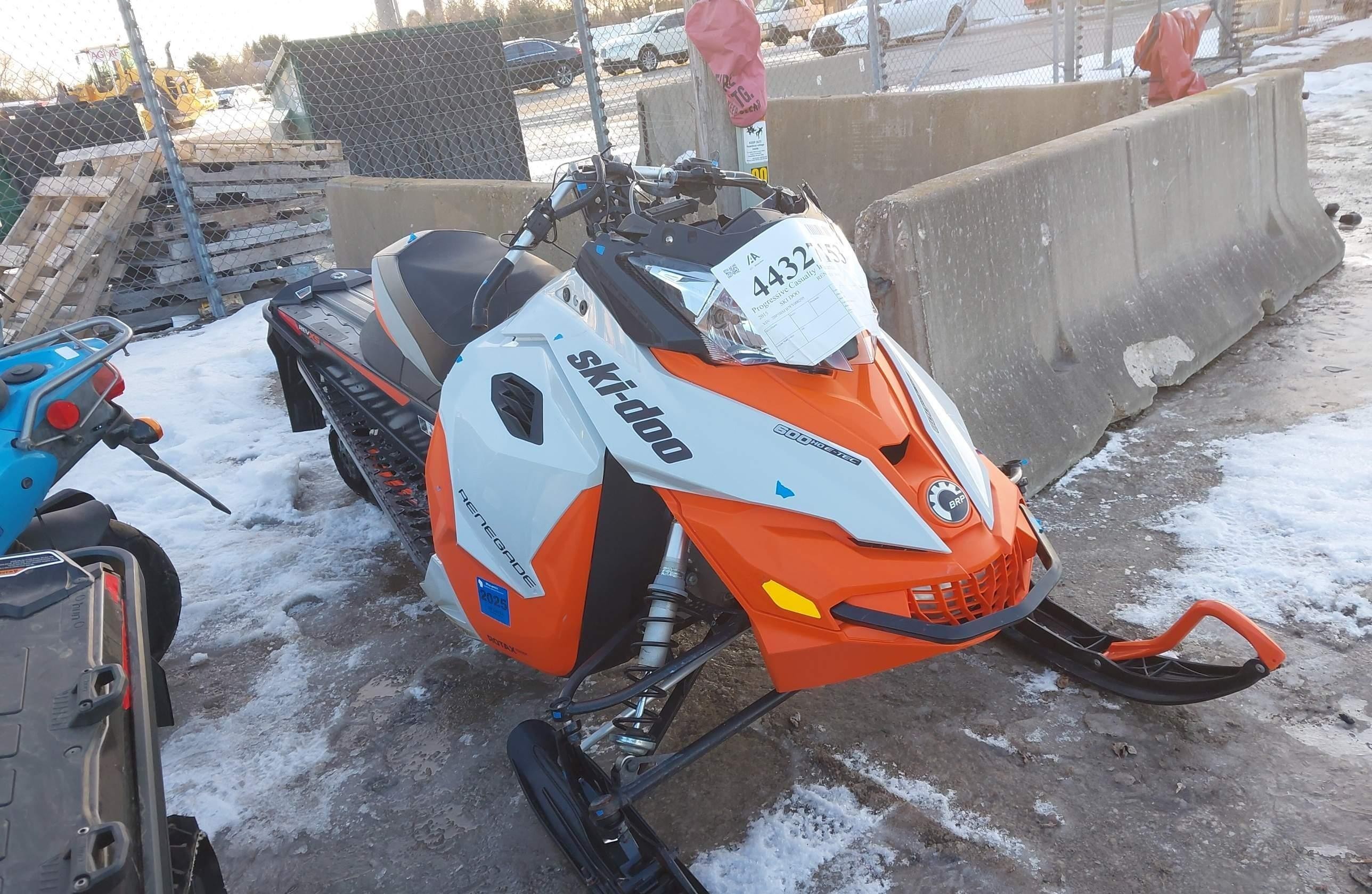 SKI-DOO RENEGADE 800R 2015 — фото с аукциона, доставка в Беларусь
