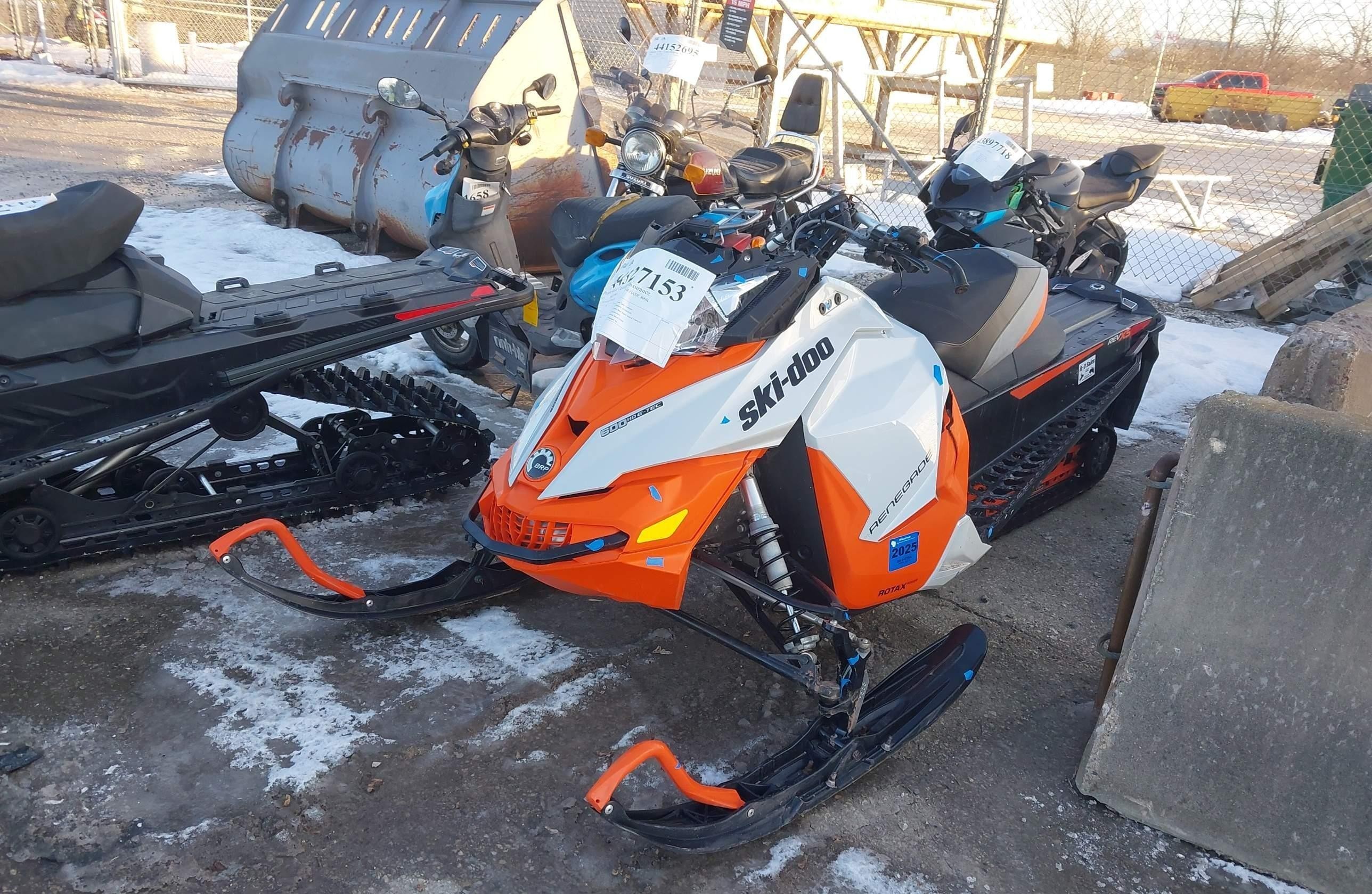 SKI-DOO RENEGADE 800R 2015 — фото 2