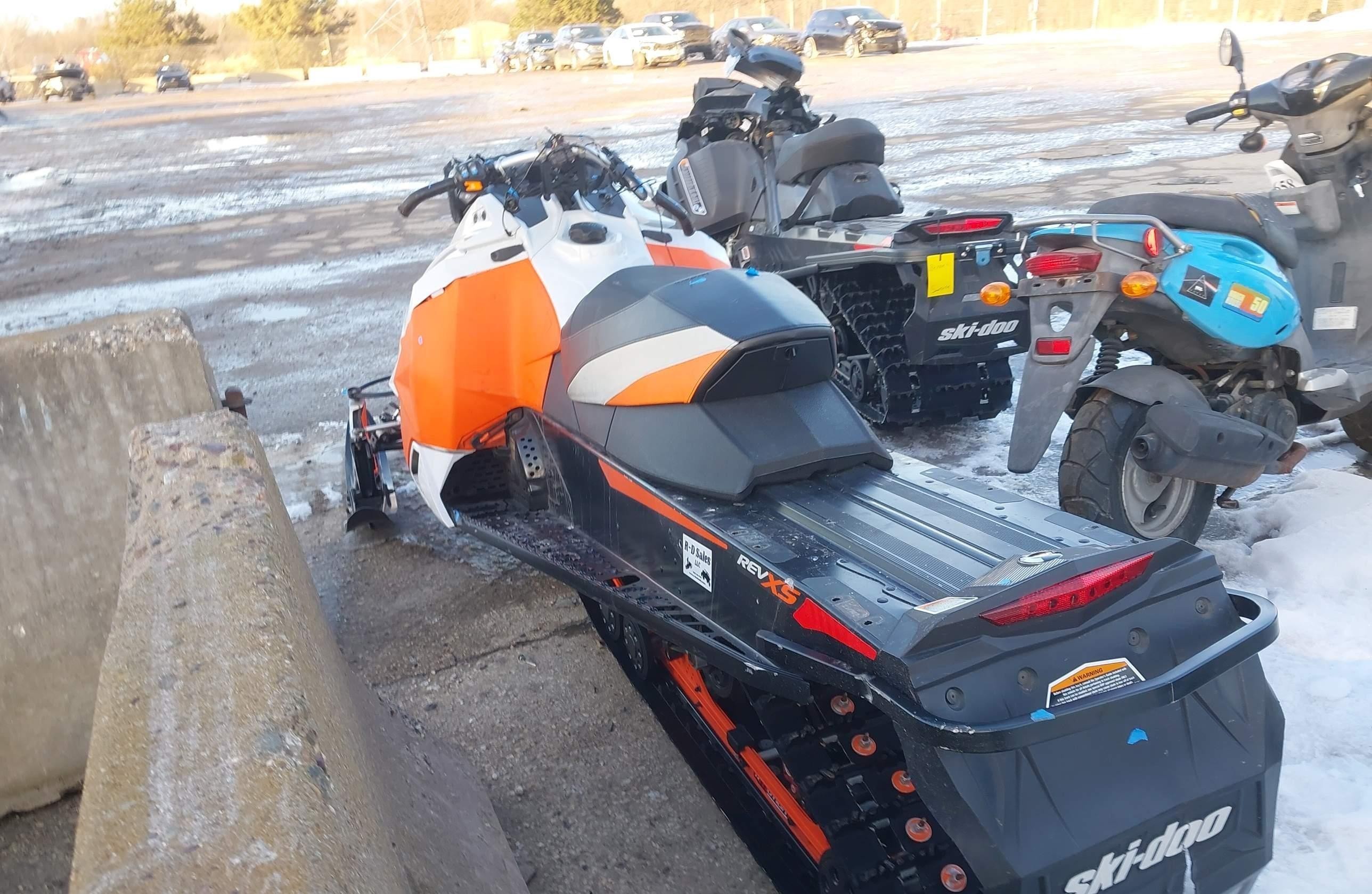 SKI-DOO RENEGADE 800R 2015 — фото 3