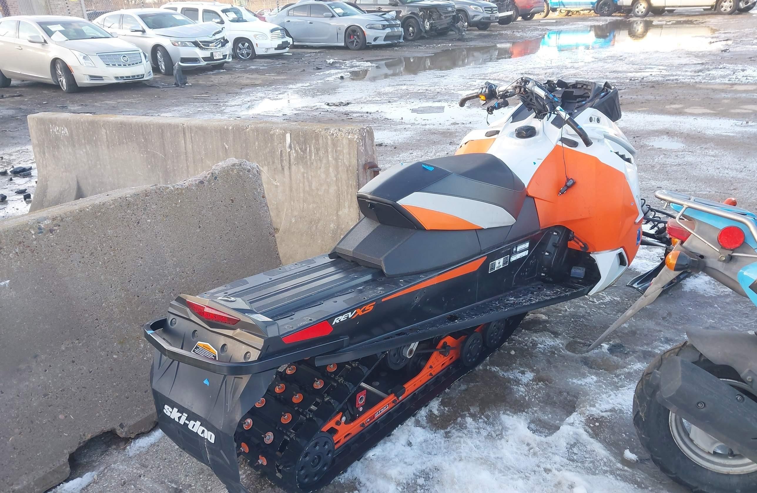 SKI-DOO RENEGADE 800R 2015 — фото 4
