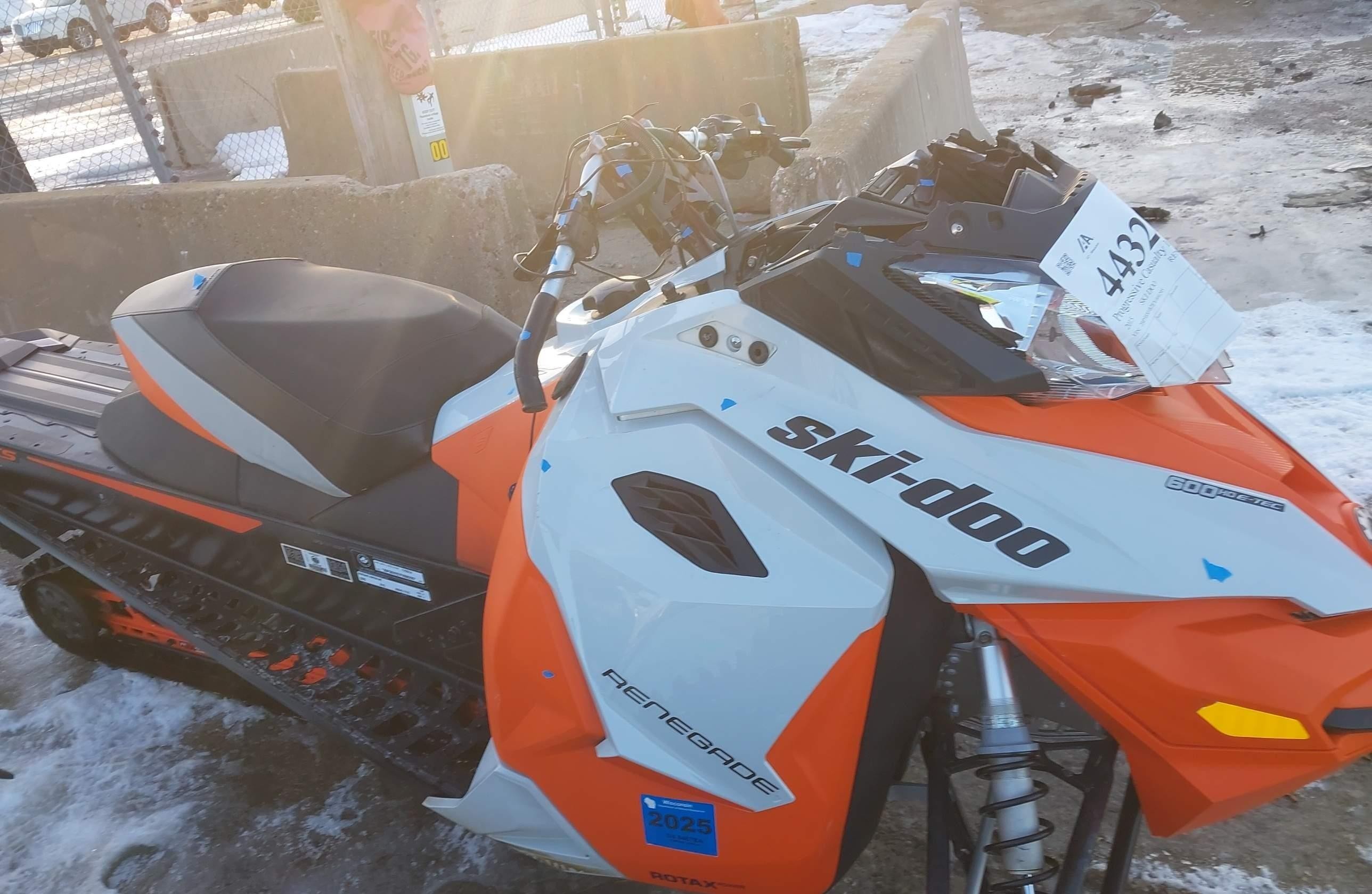 SKI-DOO RENEGADE 800R 2015 — фото 5