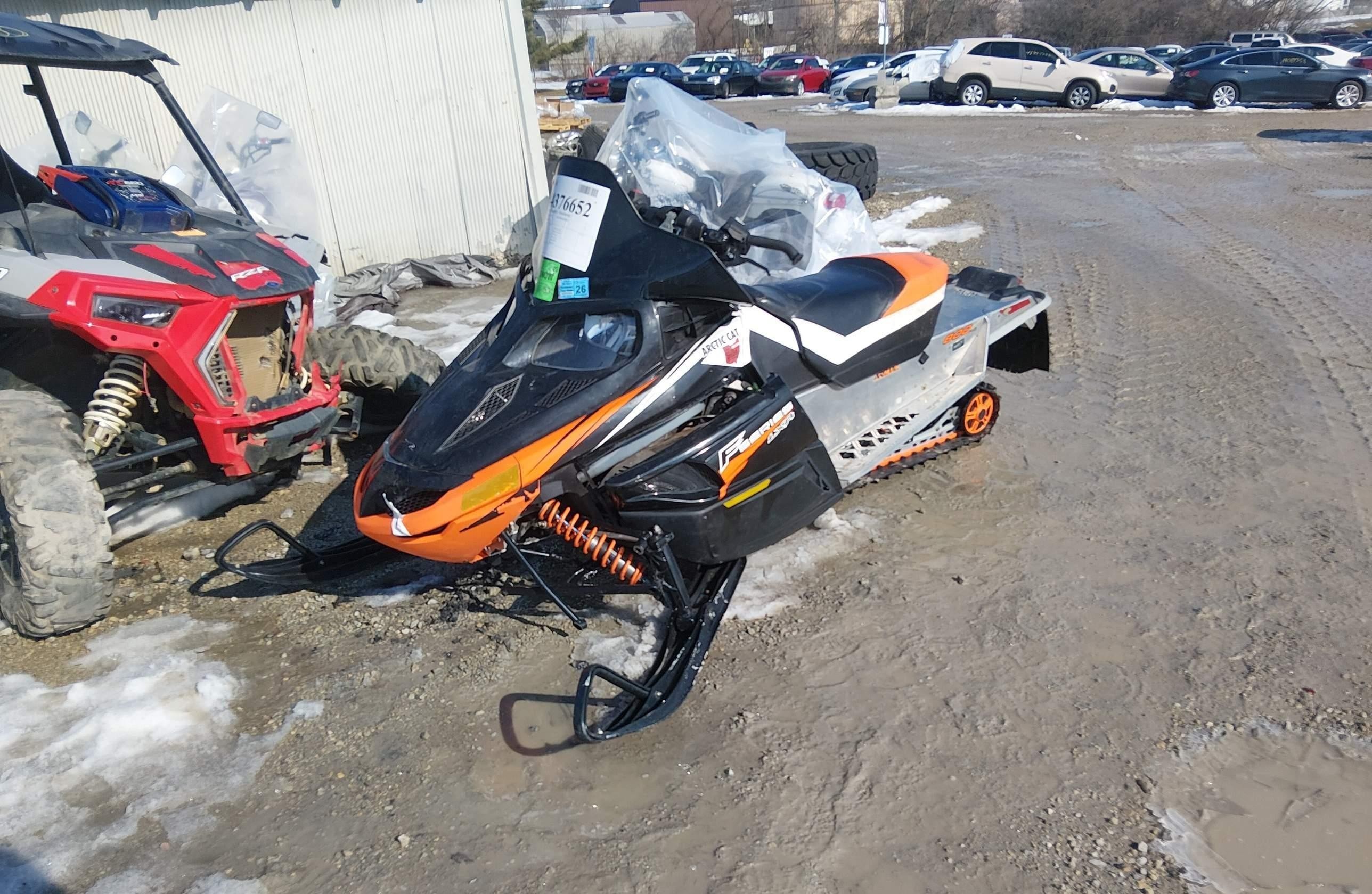 ARCTIC SNOWMOBILE 2011 — фото 2