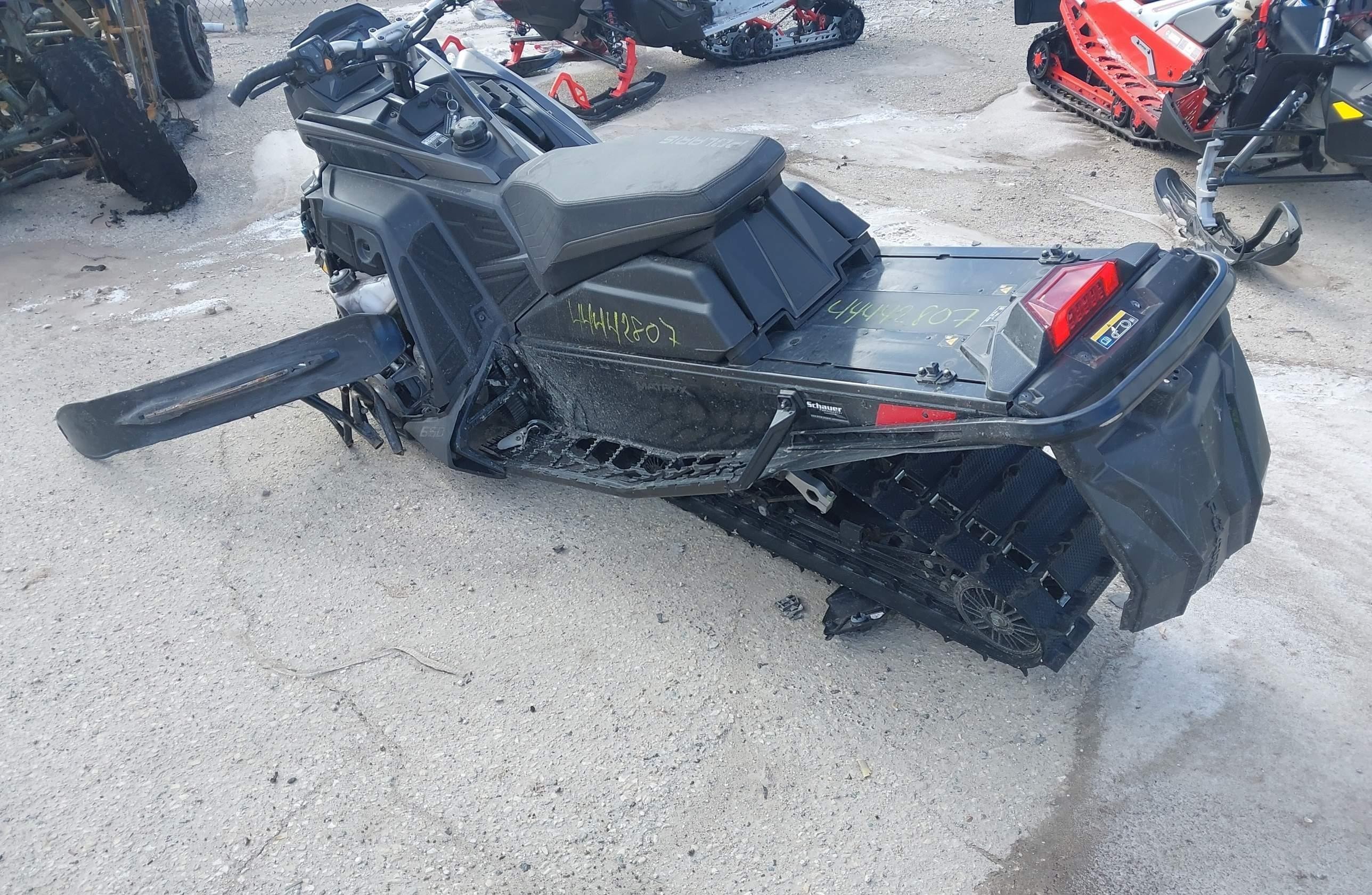 POLARIS 650 INDY XCR 2022 — фото 2